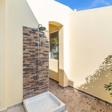 Tequila Sunrise By Ezoria Villas Coral Bay Exterior photo
